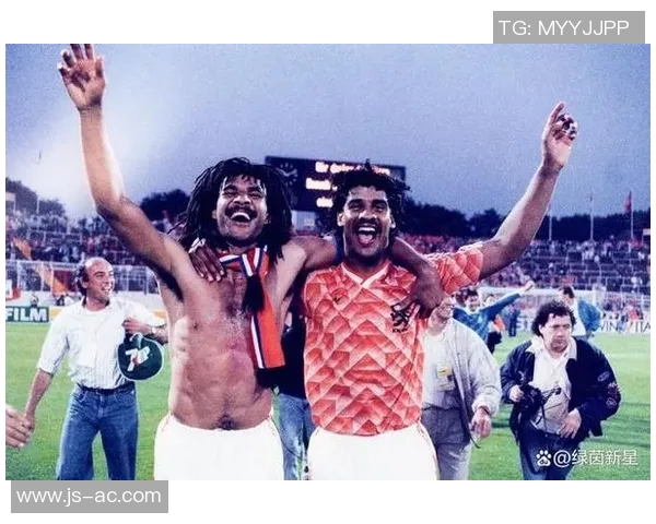 荷兰足球明星的辉煌历史与曾经的传奇球员盘点